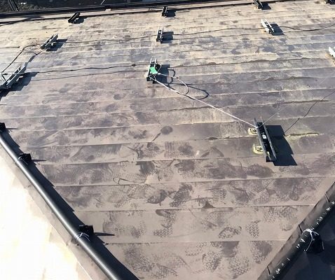 スレート屋根から横暖ルーフを使った屋根カバー工事を行いました！川口市屋根カバー工事　横暖ルーフαｓ　ニチハ　センタールーフ　スレートボロボロ　ガルバリウム鋼板　